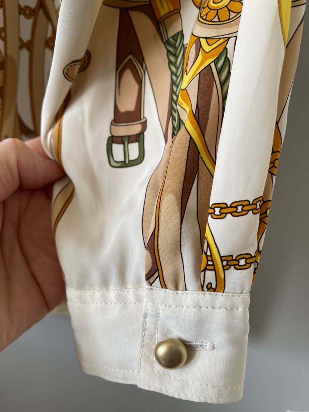Printed equestrian-inspired Scarf Printed Button-Down Shirt gold buttons - Picture 4 of 9